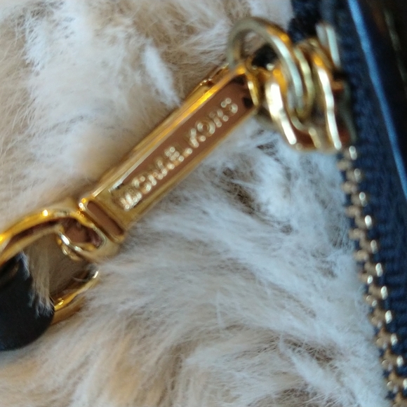 Two piece Michael kors tote with matching wristlet. - Picture 16 of 16